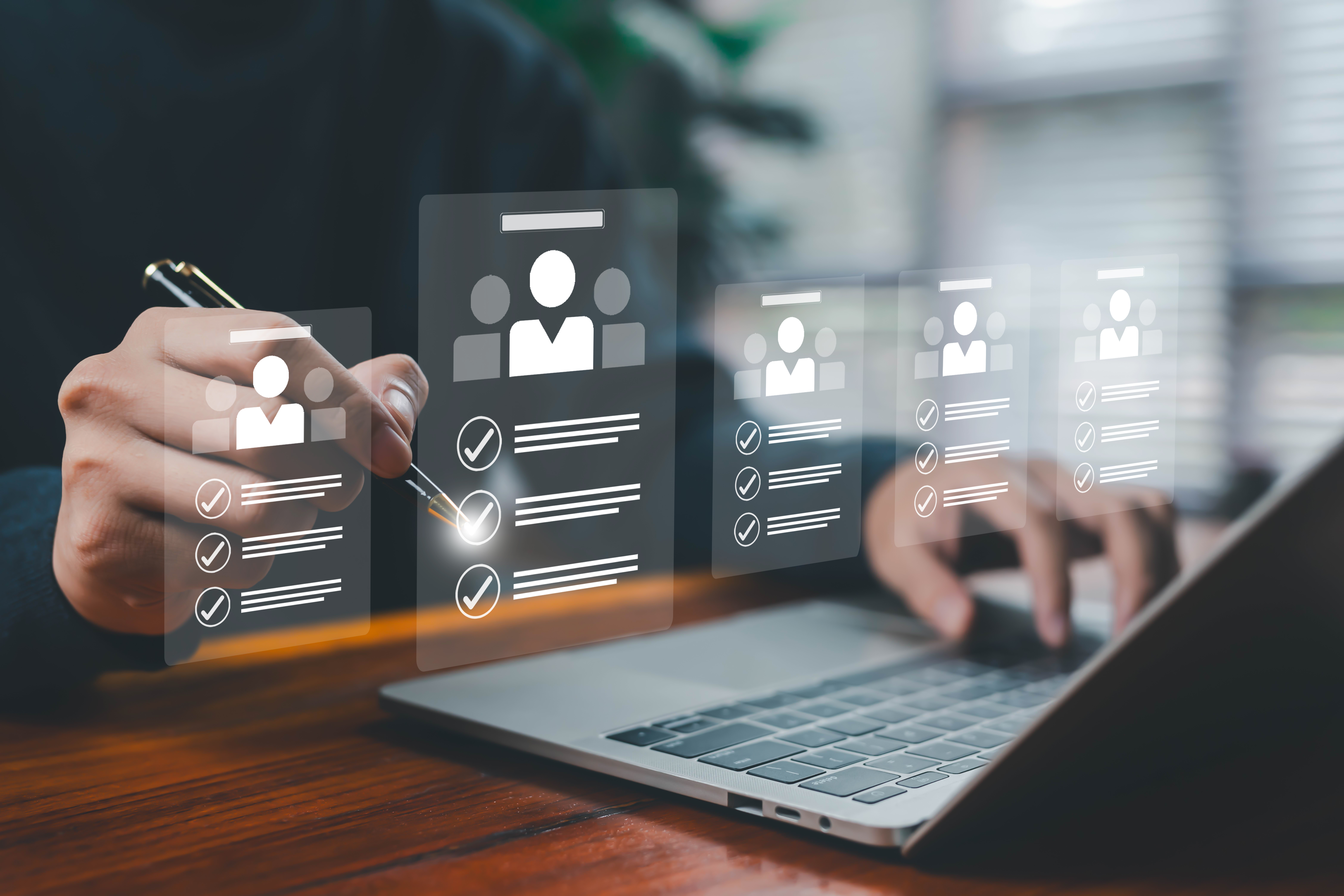 الموظفون الإداريون